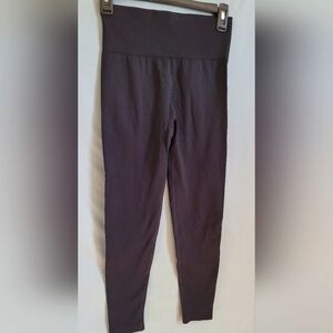 NWOT -Contour Scrunch Butt Leggings